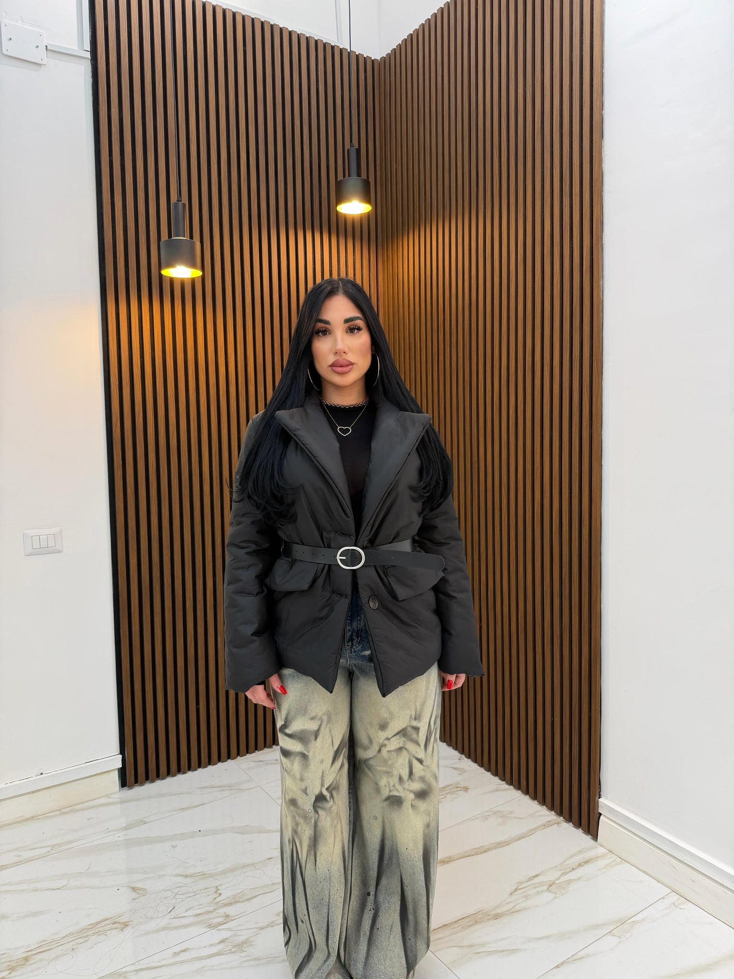 PIUMINO CON CINTURA NERO