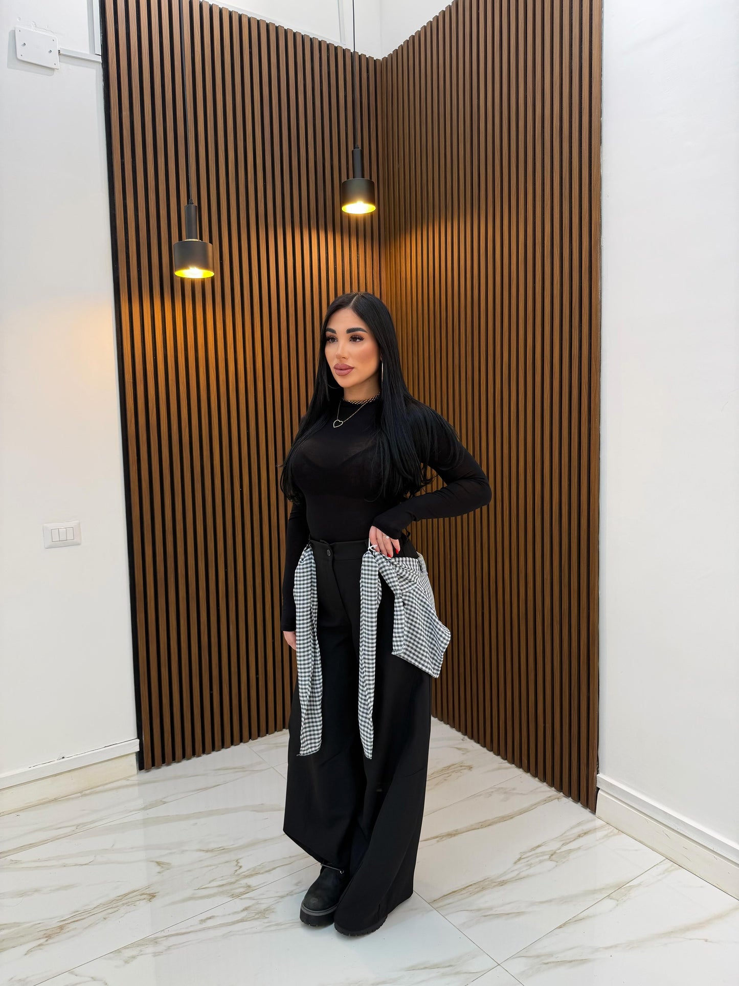 PANTALONE CON FOULARD NERO