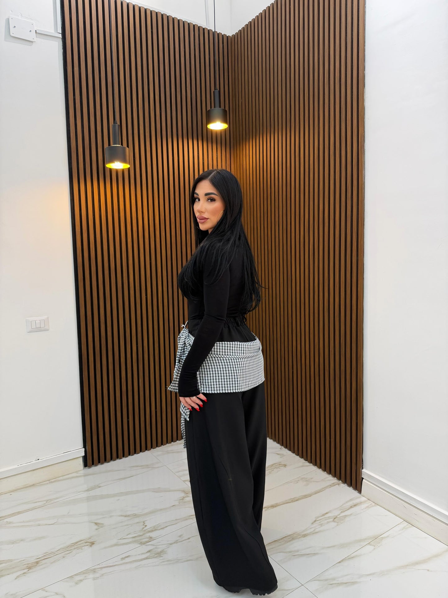 PANTALONE CON FOULARD NERO