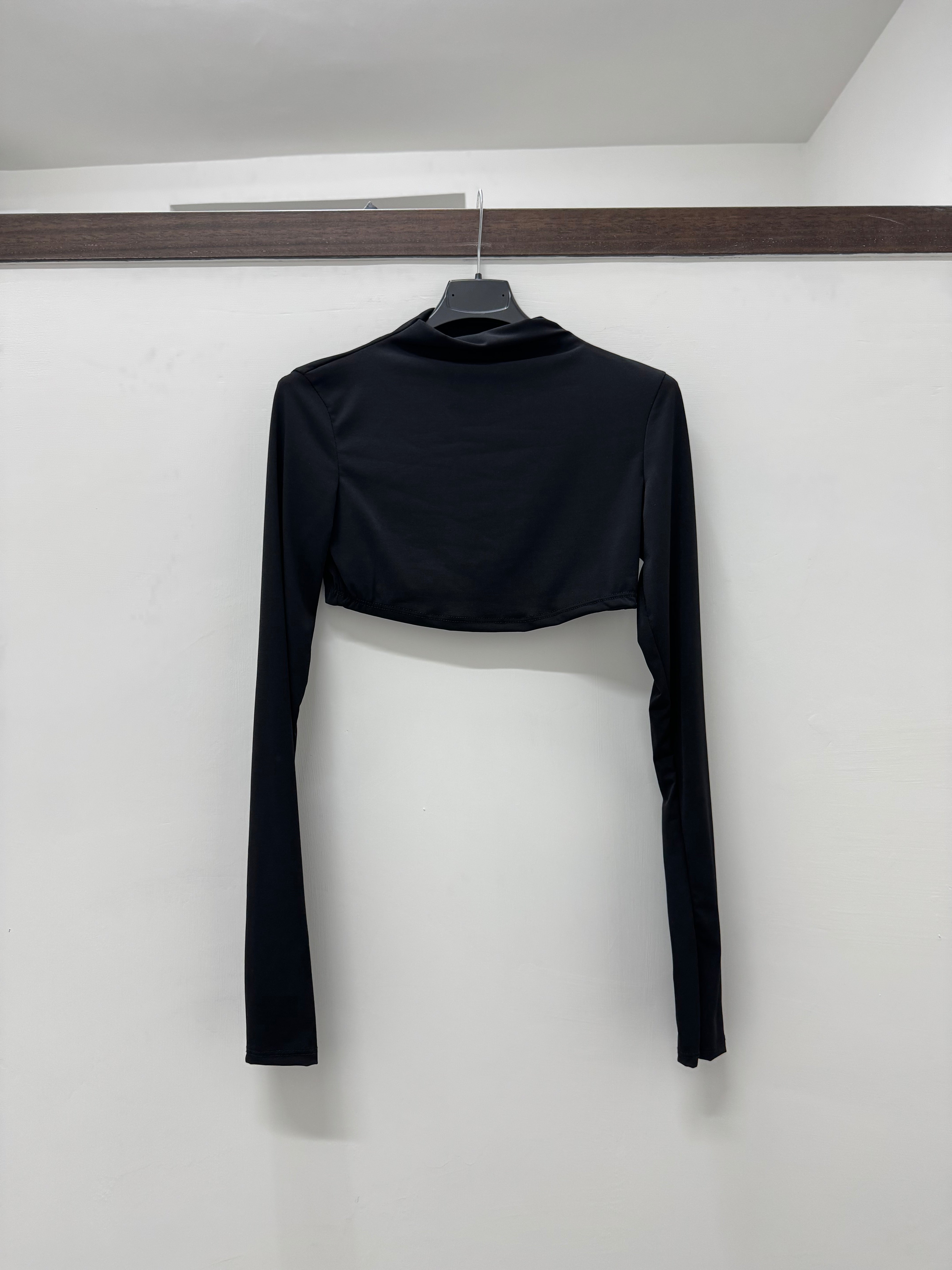 MAGLIA CROP NERA