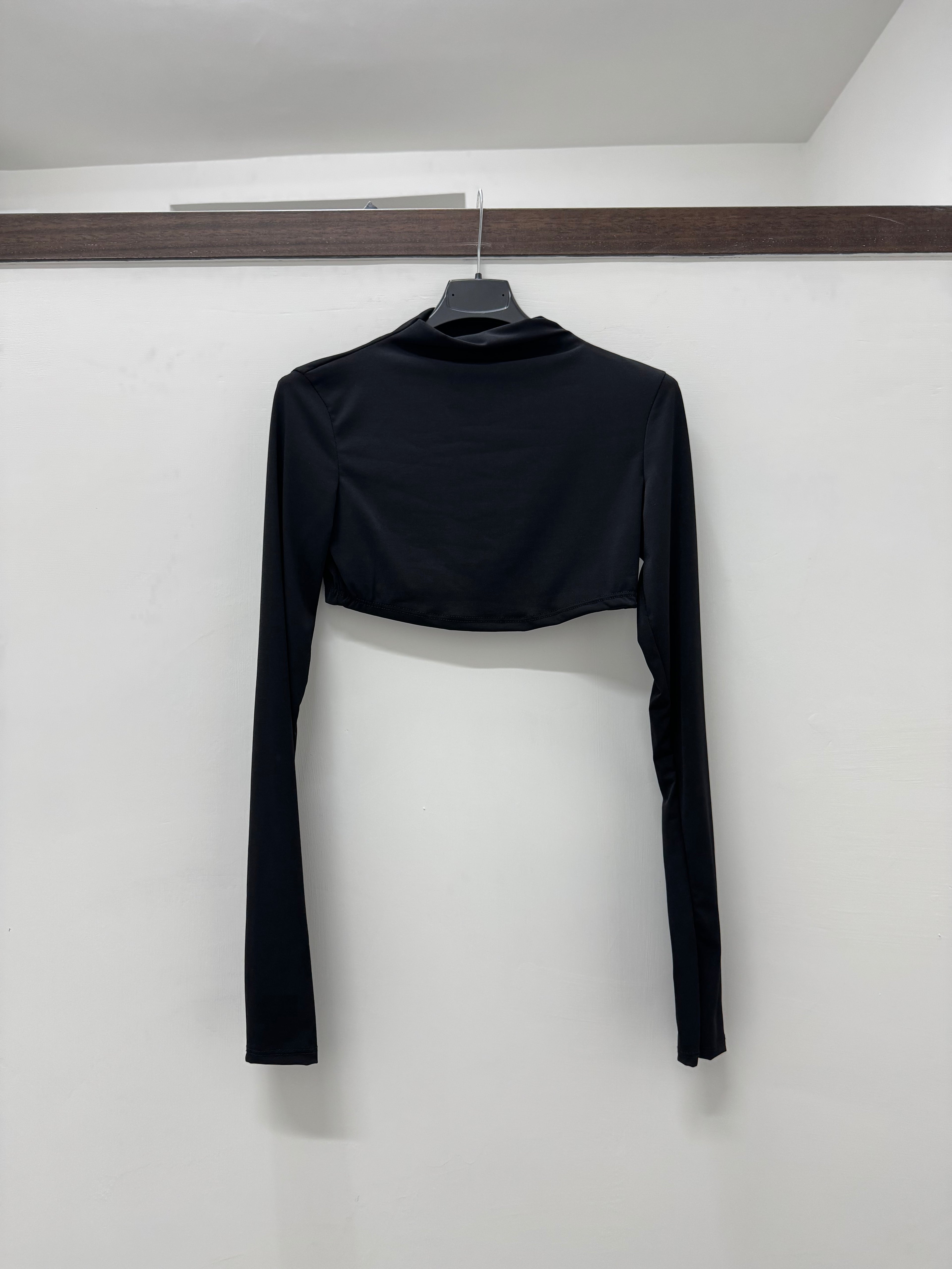 MAGLIA CROP NERA