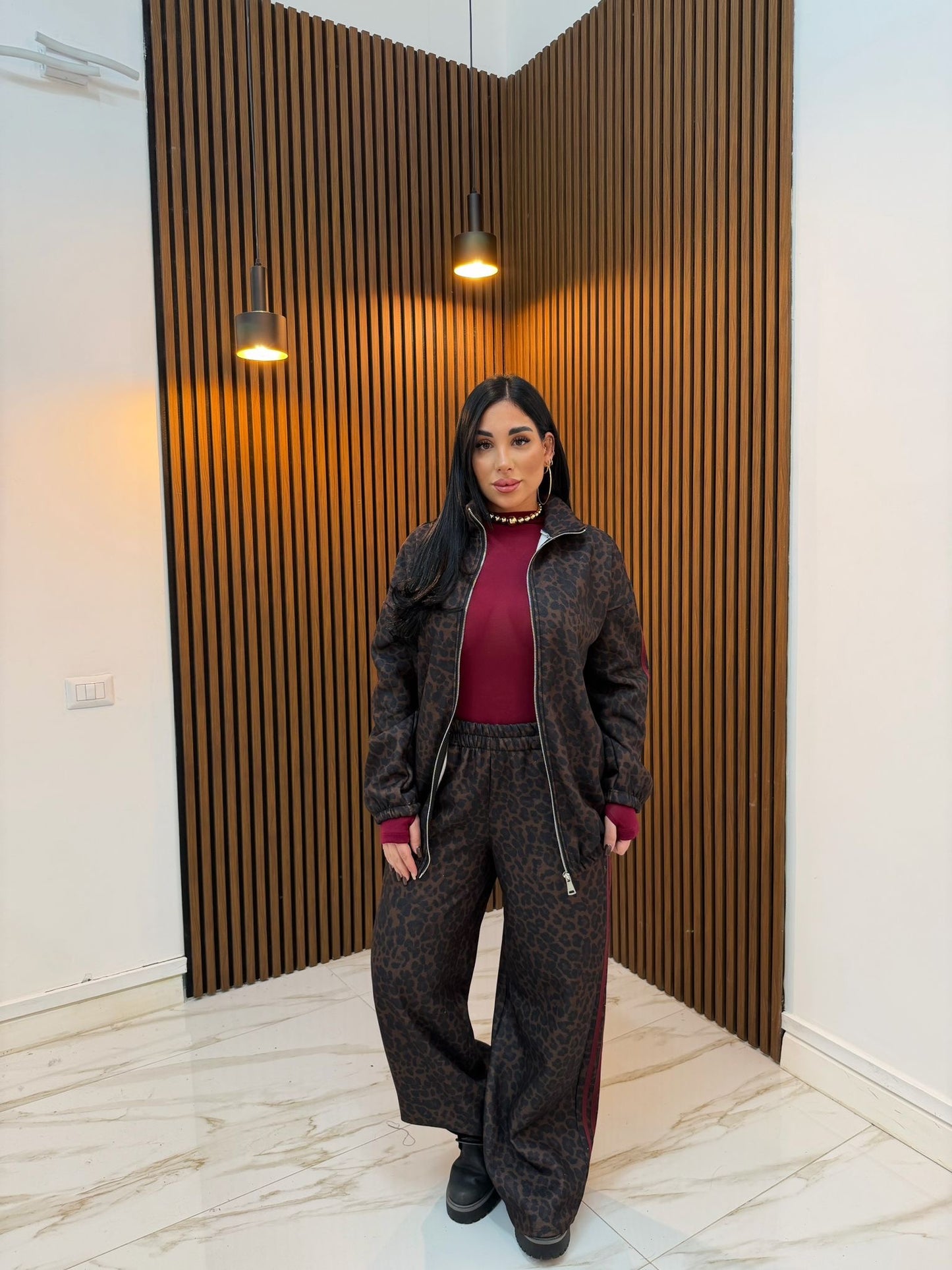 CORDINATO MACULATO CON STRISCE BORDEAUX