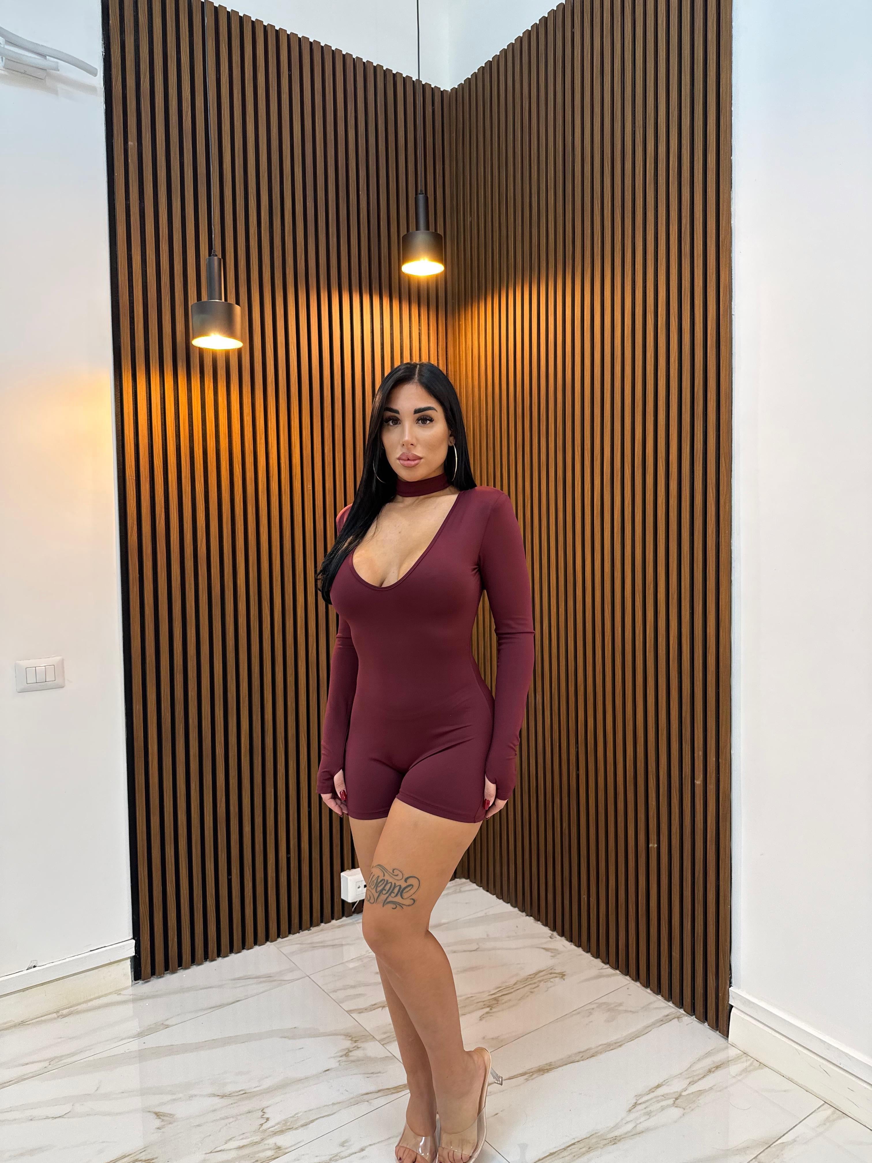 TUTINA CON COLLIER BORDEAUX