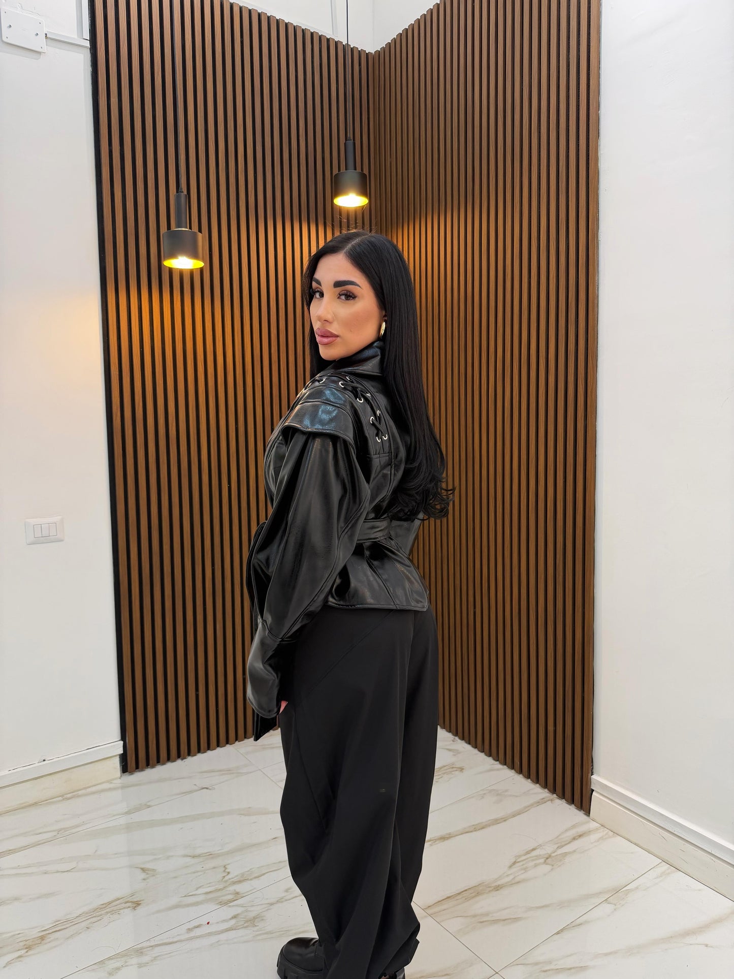 GIACCA IN VINILE CON STRINGHE