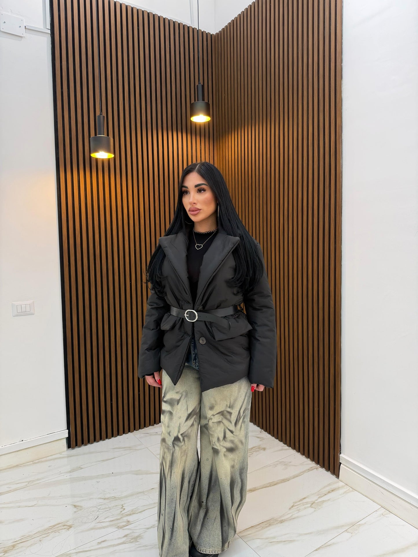 PIUMINO CON CINTURA NERO