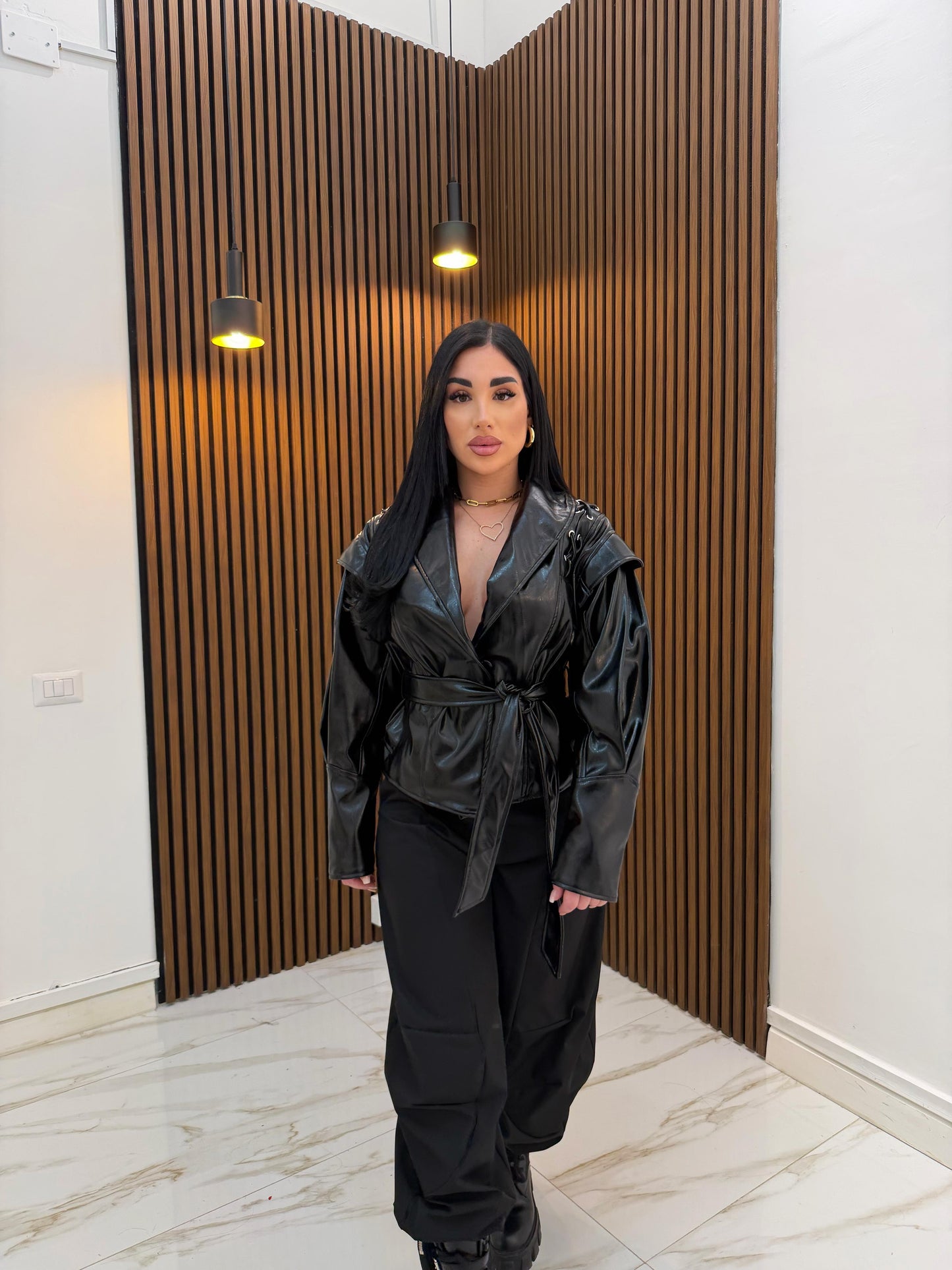 GIACCA IN VINILE CON STRINGHE