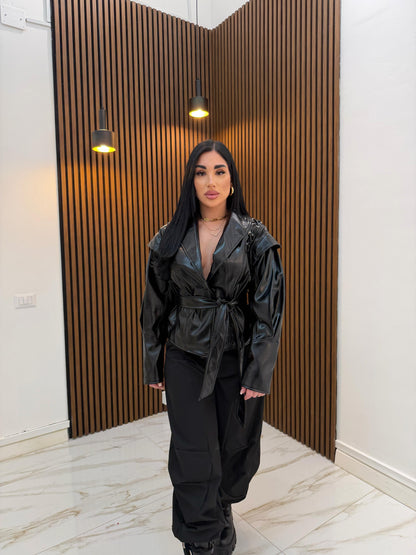 GIACCA IN VINILE CON STRINGHE