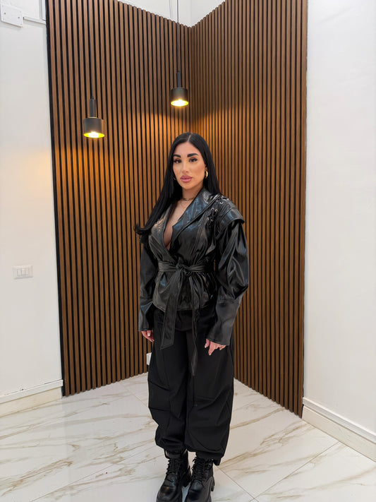 GIACCA IN VINILE CON STRINGHE