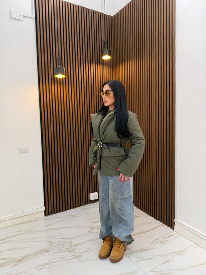 PIUMINO CON CINTURA VERDE MILITARE