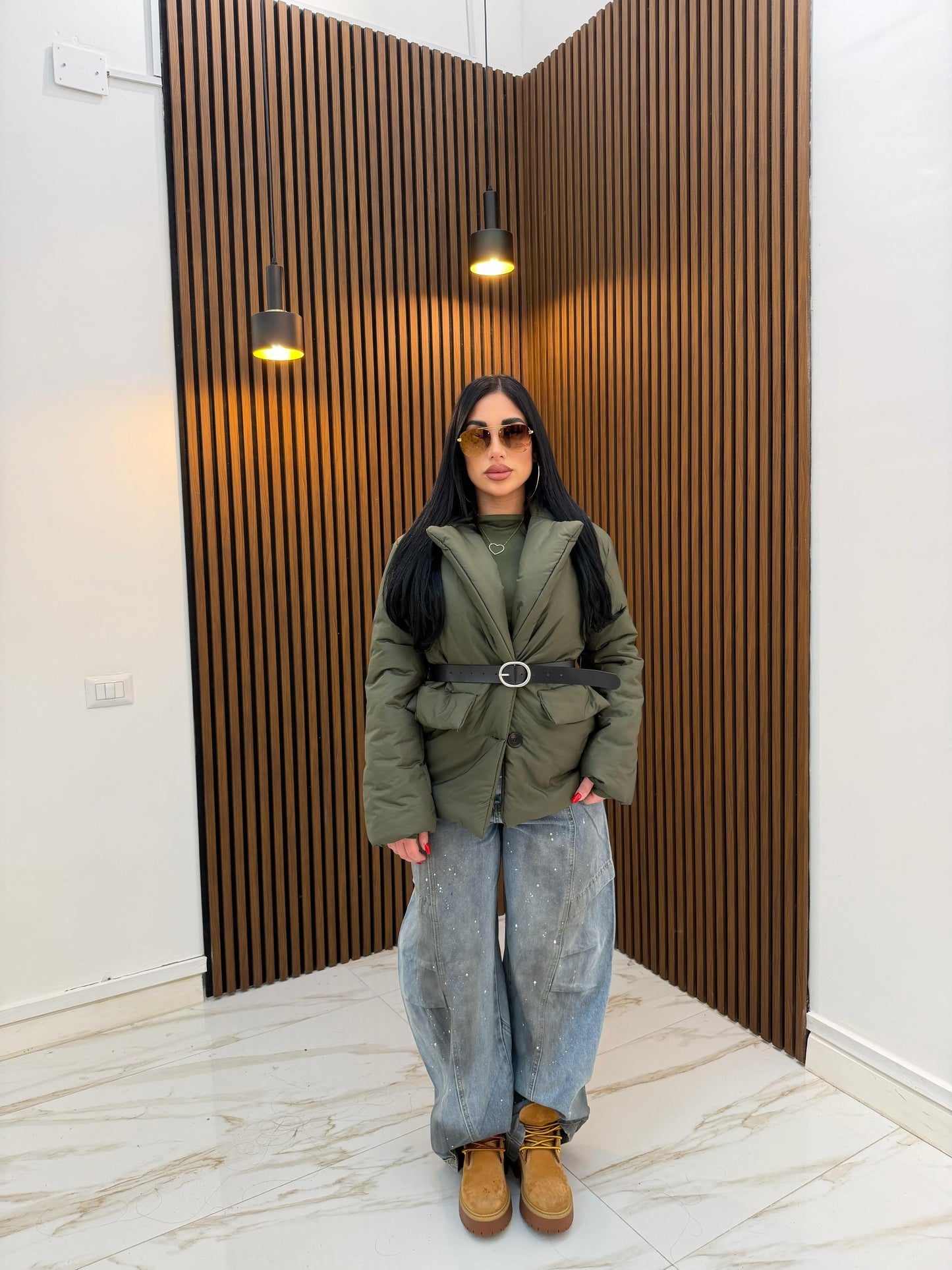 PIUMINO CON CINTURA VERDE MILITARE