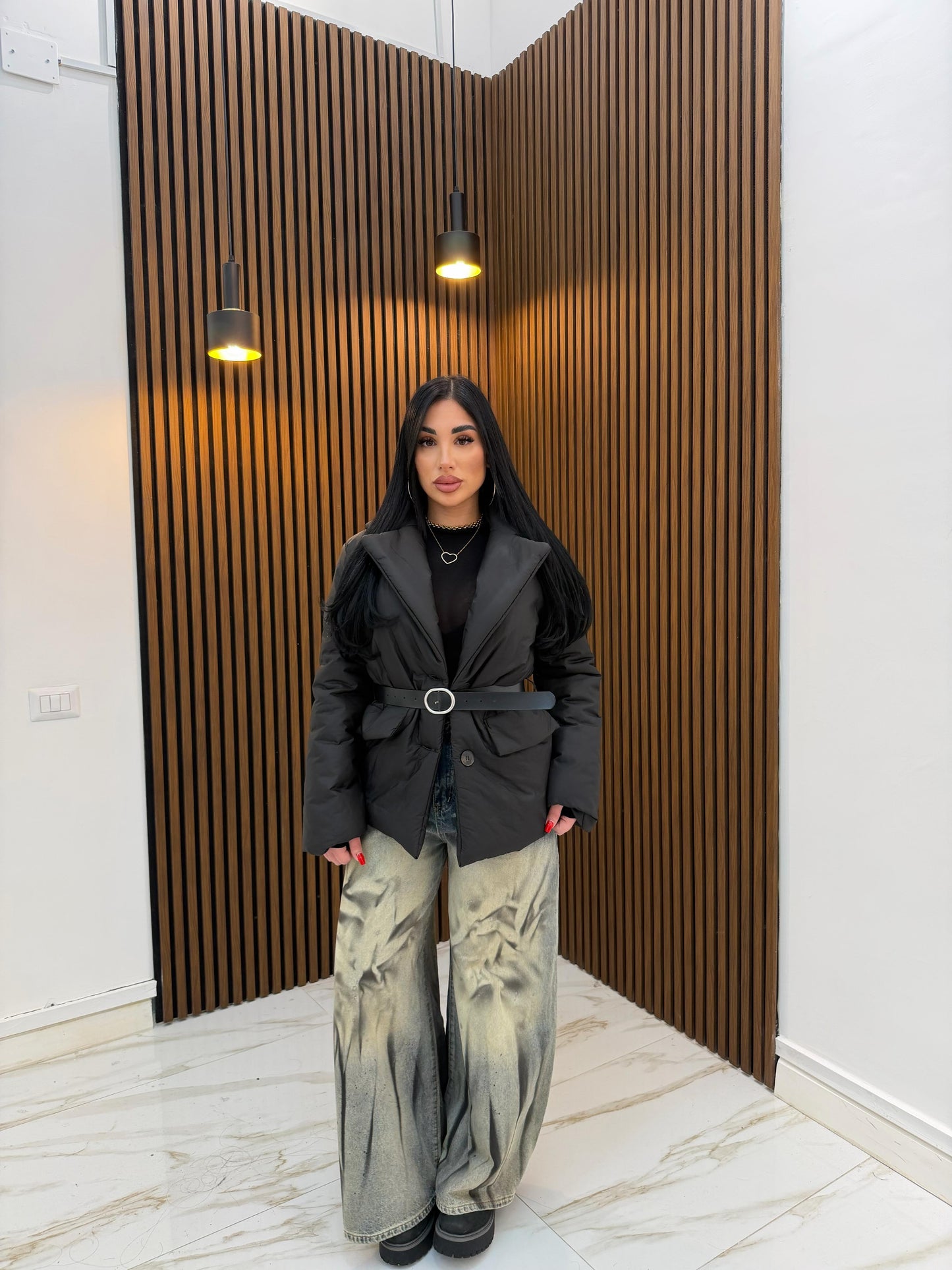 PIUMINO CON CINTURA NERO